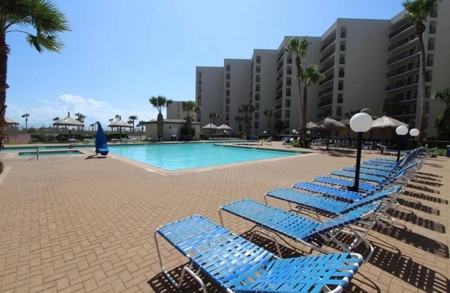 Royale Beach Tennis Resort 
