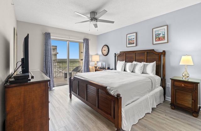 Royale Palms 1402H Oceanview Studio w/Pool & Beach