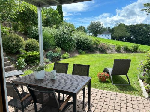 Ruhige Ferienwohnung mit Terrasse für 2 Personen