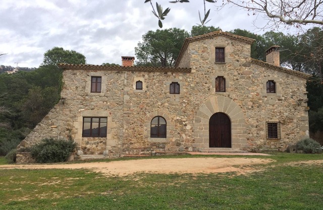 Rural house for rent - entire property: 15th century “masía” on the Costa Brava