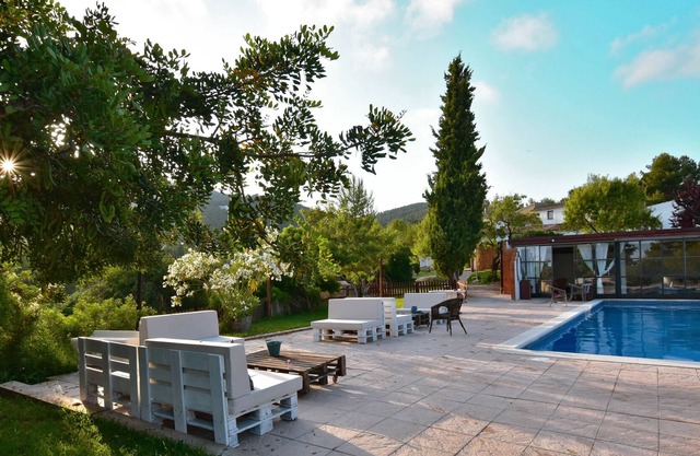 Rural house of the SXVI in Garraf natural site (groups, events and weddings)