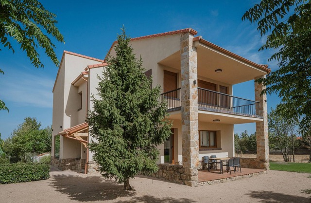 Rural House 'Rural Torrecaballeros' with Mountain View, Private Pool and Wi-Fi