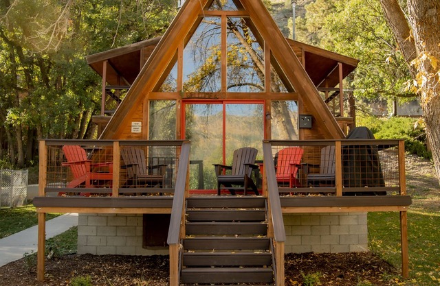 Rustic A-Frame Gorgeous Mountain View Close to All
