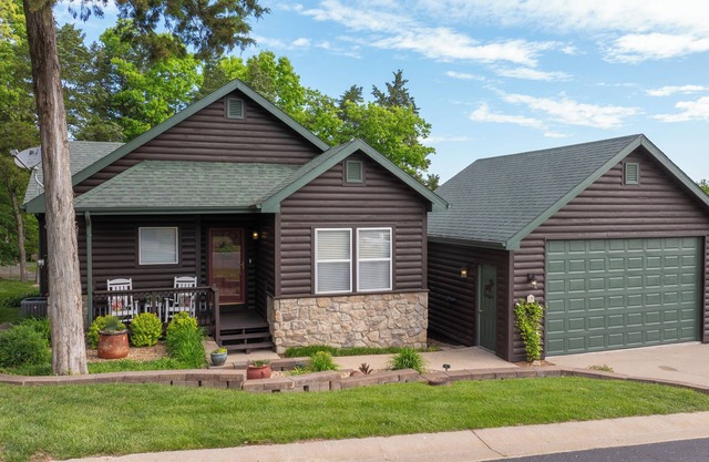 Rustic and Relaxing, 2 Bedroom Cabin on Beautiful Kinderhook!
