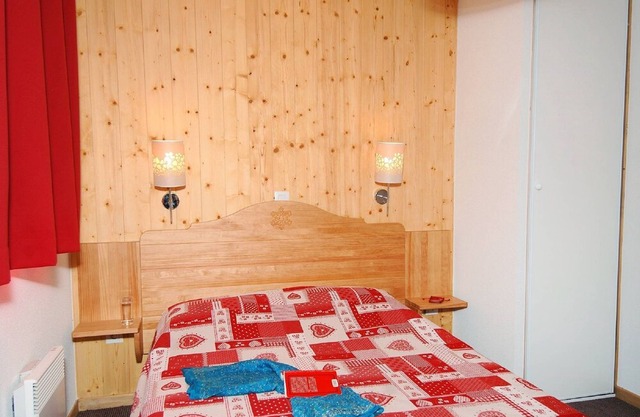 Rustic apartment with dishwasher, located in Valmeinie