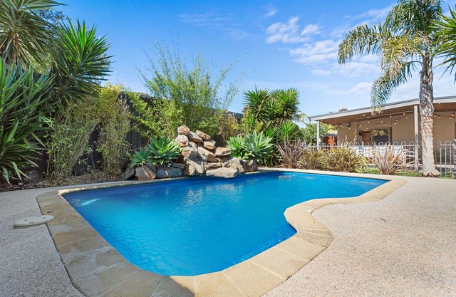 Rustic Bubbles - house with games room, solar heated pool and pet friendly