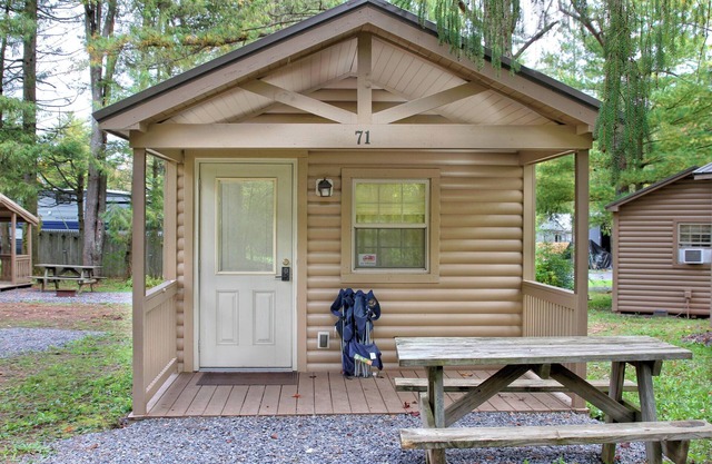 Rustic Cabin 72 w/4 Beds
