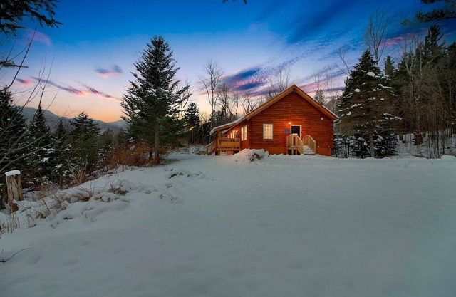 Rustic cabin close to Sugarbush w/porch
