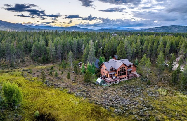 Rustic cabin near slopes w/hot tub & fire pit