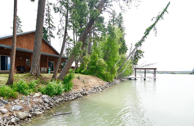 Rustic Cabin on the River to Get-A-Way from it All!