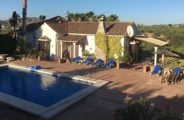 Rustic country 4 bed villa with private pool, bbq, bar & stunning mountain views