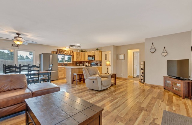 Rustic Estes Park Home w/Private Hot Tub