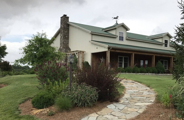 Rustic Lodge On Farm centered on Bourbon Trail!
