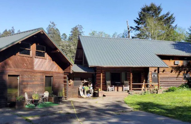 Rustic Lodge - Rustic Cabin in the Mountains of Brookings