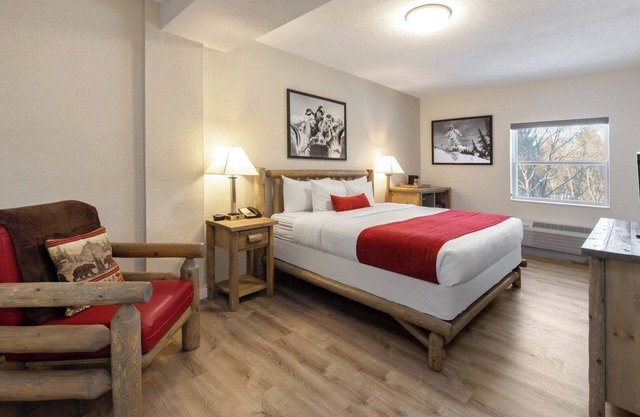 Rustic Lodge w/Heated Pool & Ski-in/Ski-out Access & Golfing- Perfect Retreat!
