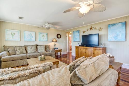 Rustic Oceanfront Cottage