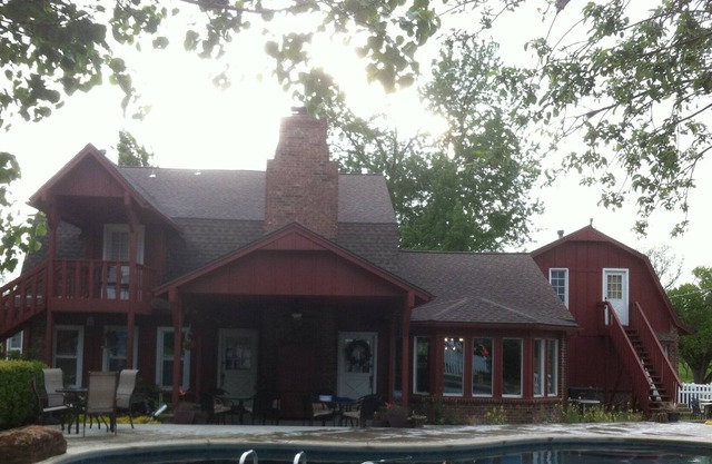 Rustic Redbird Lodge 'Country Living' at it's Best!
