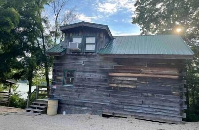 Rustic River Cabin 6