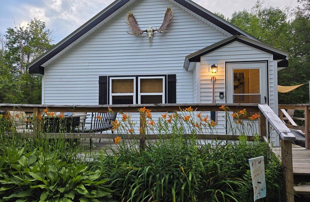 Rustic setting/modern conveniences, 12 miles from downtown Saratoga Springs.