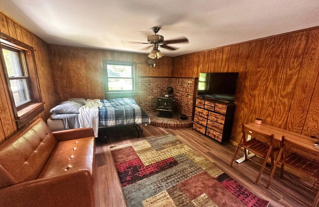 Rustic Tabor Woods Cabin near Cacapon State Park w/Patio, Grill
