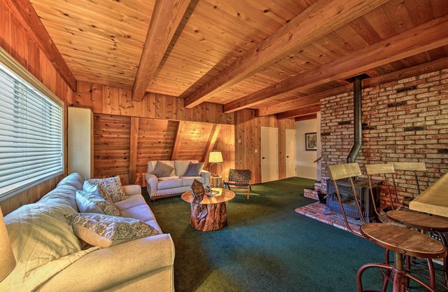 Rustic Trinity Center Cabin w/Deck Near Fishing!