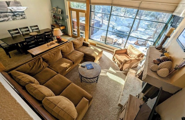 Rustic & Warm Townhome with a Private Hot Tub