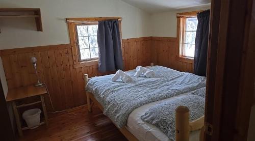 Rustic Woodland Cabin at Beaverfoot