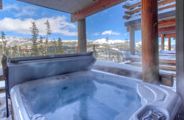 Saddle Ridge M5 - 4BR+Bonus Bunk Rm, Outdoor seating, Hot Tub, Views, End Unit