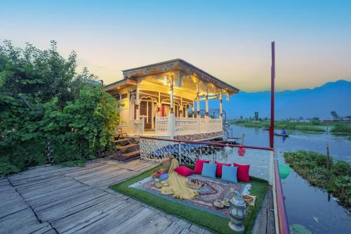 SaffronStays Kingori Houseboat
