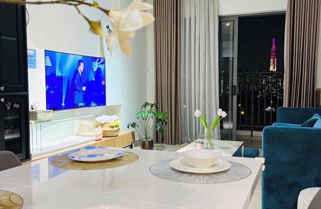 Saigon Premium 3 BR Pool Gym & Riverside Park City view