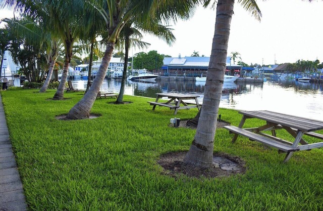 Sailfish Suites 2 - pet friendly & waterfront!