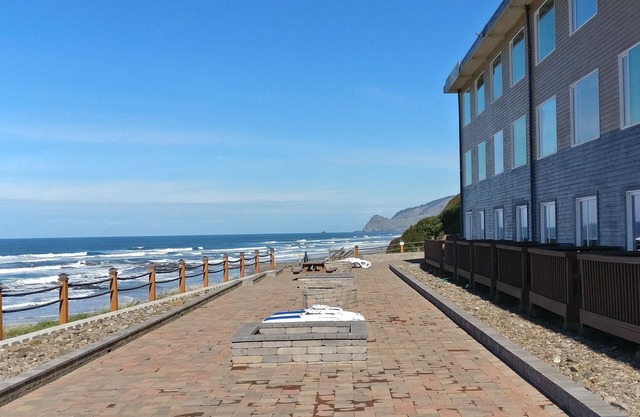 Sailor Jack's Oceanfront Inn