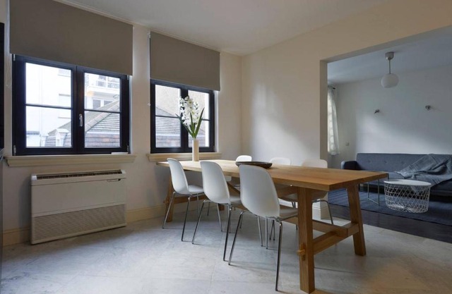 Saint Pauls Suite 18