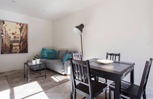 Saint Pauls Suite 24
