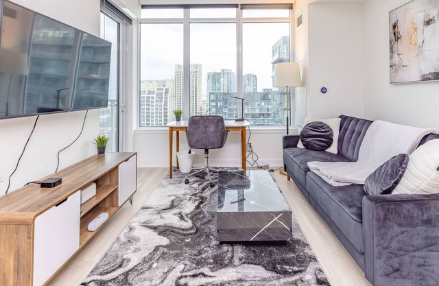 Saint Suites - Luxury High Rise Lake View/Gym/Wifi