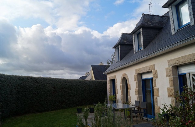 Sainte Marine, house & garden, between beach & port