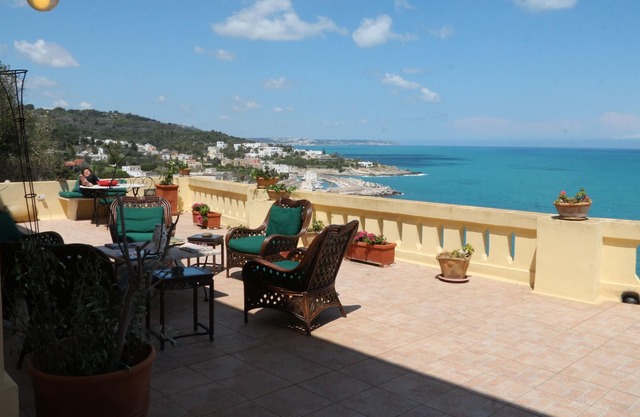 Salento Coast Beautiful Terraced Villa by the Sea