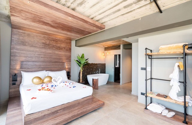 Salini Suites Luxury Apartment with Corner Balcony and Bath 102