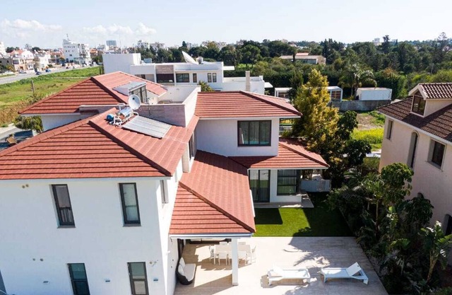 SALT LAKE Deluxe VILLA IN LARNACA, CYPRUS