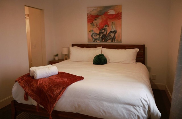 Salted Roots Basecamp: Downtown 2 Bed 2 Bath Loft