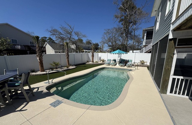 Saltwater Pool, Wonderful Island Retreat, 6 Seat Golf Cart Included