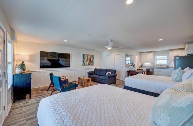 Saltwater Suites Adjacent 2nd Floor (204, 205)