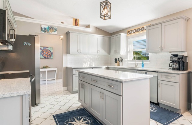 Salty Sands Island Home - Steps From The Beach