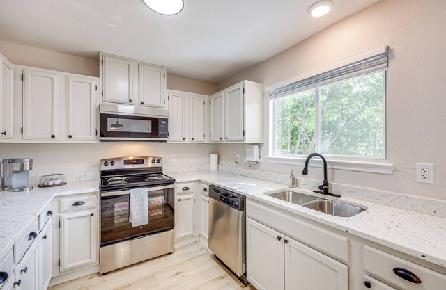 San Antonio Vacation Rental: 11 Mi to River Walk!