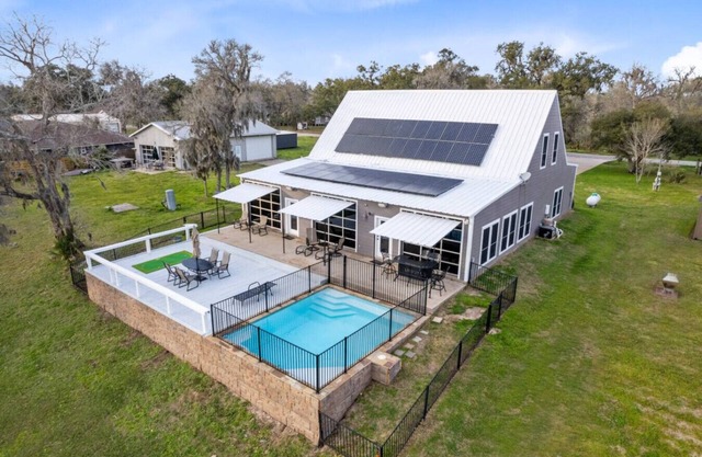 San Bernard River House, heated pool, riverfront