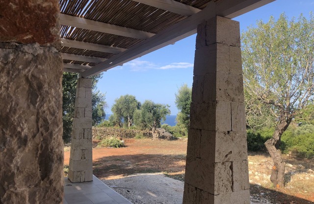 SAN GREGORIO VILLA WITH SECULAR OLIVE GROVE, GARDEN AND PORCH