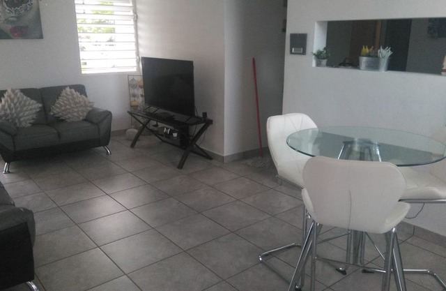 🇵🇷San Juan Rio Piedras Condo with Parking & Free Wifi❣