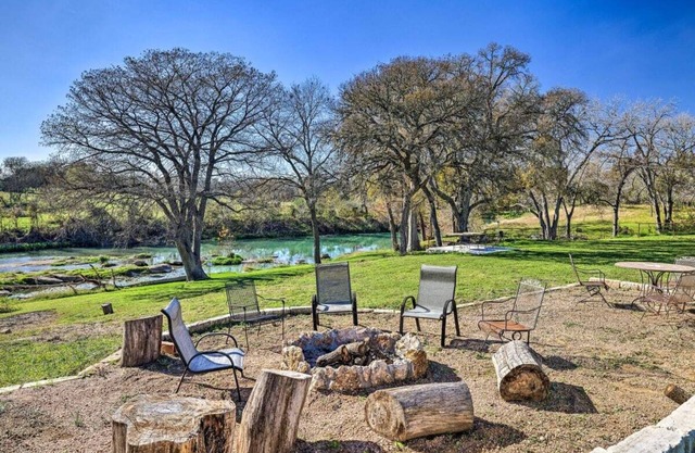San Marcos Get Away! Waterfront with Gameroom and Pickleball court! No pets!