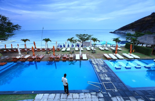 Sanae Beach Hua Hin