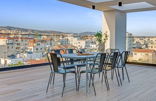 Sanders Crystal 2 - Great 3-Bdr Apt w Shared Pool